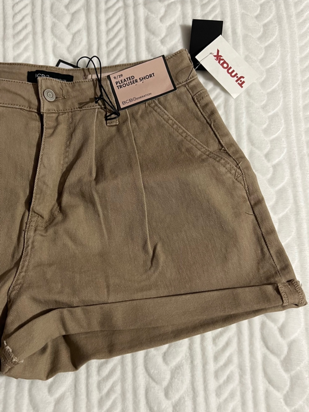 💗 *NEW* BCBGeneration - Khaki Pleated Women’s Shorts - Picture 3 of 9